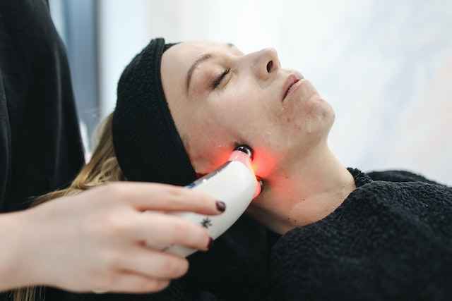  Therapy using Lasers and Light Sources